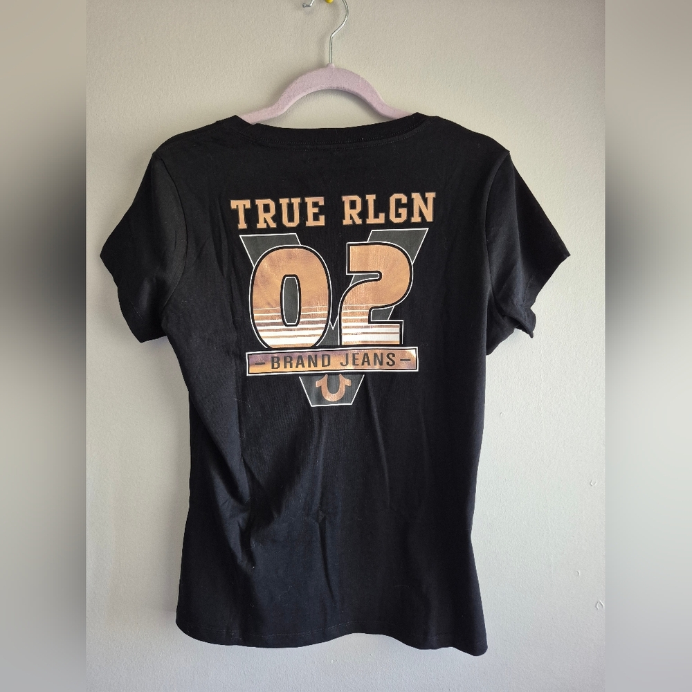 NWOT Women's Rose Gold V Neck True Religion T Shirt